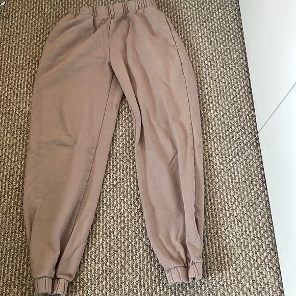 Brandy Melville Jogger Sweats - Picture 1 of 1